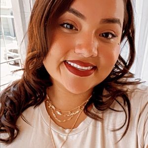 Meet your Posher, Alexis